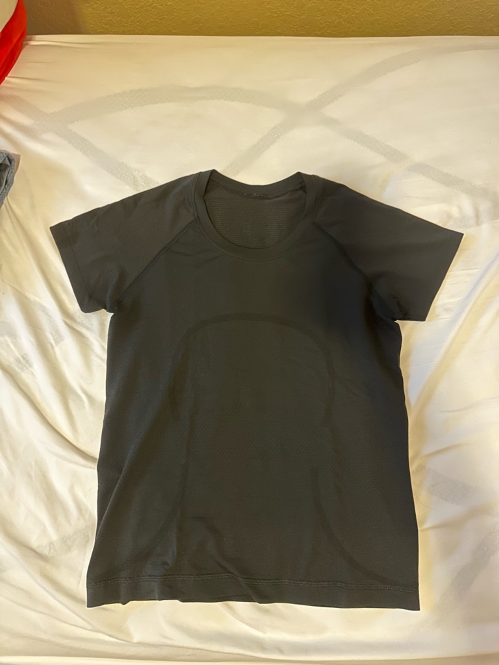 lululemon Swiftly Tech Short Sleeve Shirt 2.0 in size 8, Black